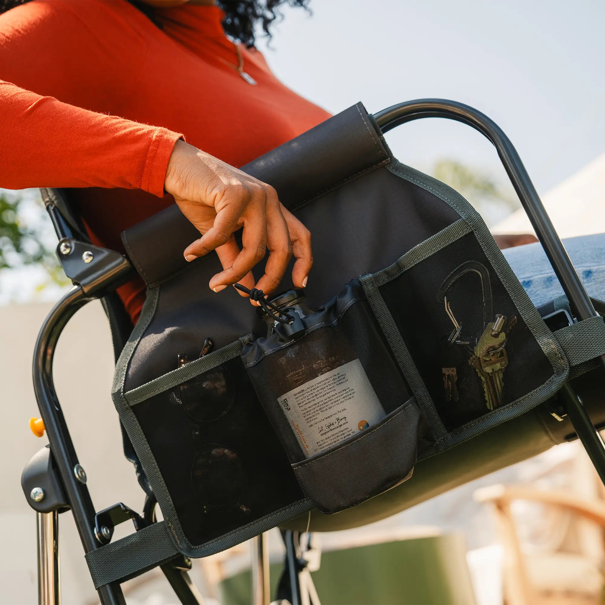 Stowaway-Rocker-Tailgater-Lifestyle-4-2000x2000-1
